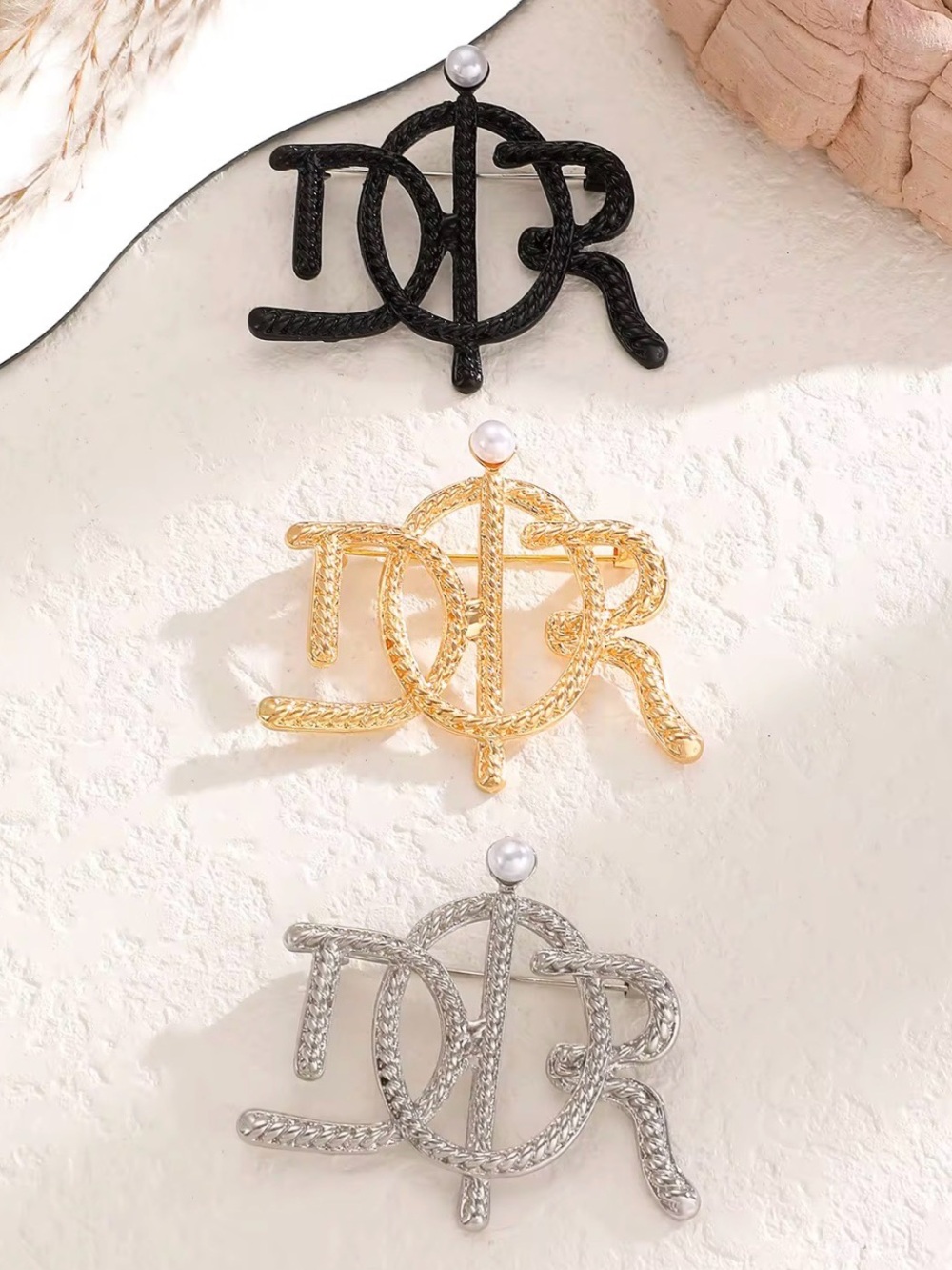 Fashion Jewelry Black Gold Silver Interlocking Monogram Brooches